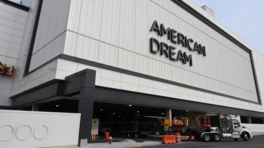 New Jersey American Dream mall briefly evacuated on Black Friday over bomb threat