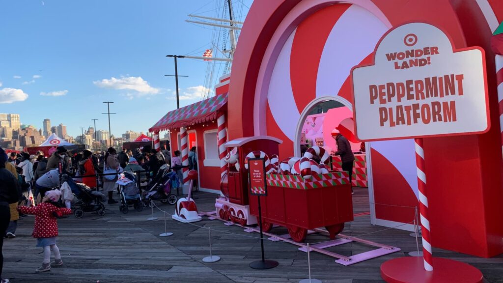 With Black Friday deals and flashy displays, retailers try to convince reluctant shoppers to spend With Black Friday deals and flashy displays, retailers try to convince reluctant shoppers to spend