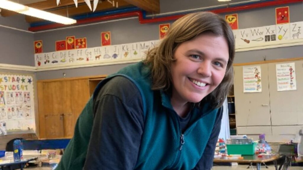 41-year-old teacher’s ‘kitchen table’ side hustle brings in ,400 a month: When I don’t work, ‘the sales still come in’ 41-year-old teacher’s ‘kitchen table’ side hustle brings in ,400 a month: When I don’t work, ‘the sales still come in’