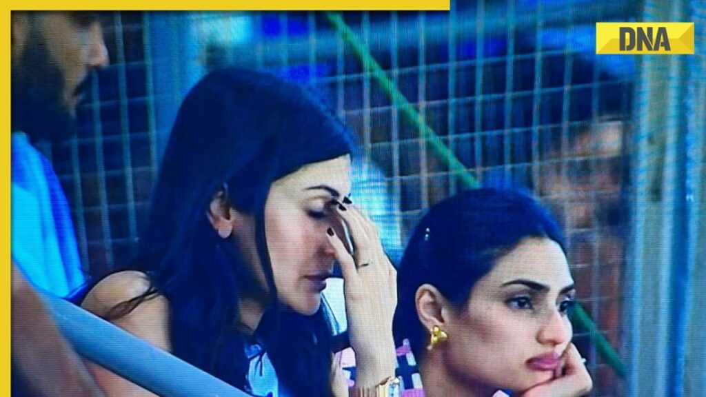 Anushka Sharma looks inconsolable, Athiya Shetty sulks in viral image as India loses to Australia in World Cup final Anushka Sharma looks inconsolable, Athiya Shetty sulks in viral image as India loses to Australia in World Cup final