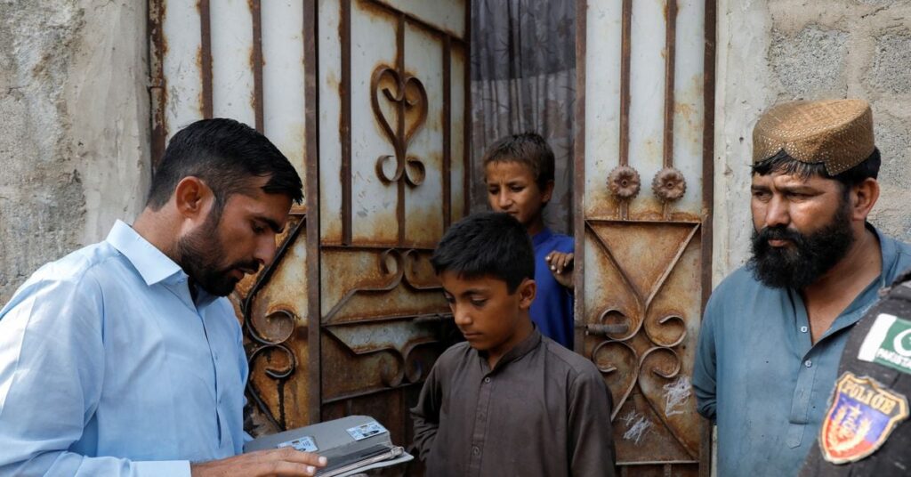 Deportation drive sparks ‘sense of panic’ among Afghan refugees in Pakistan: UNHCR Deportation drive sparks ‘sense of panic’ among Afghan refugees in Pakistan: UNHCR