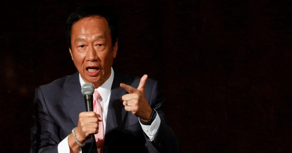 Foxconn founder Terry Gou withdraws from race to be Taiwan president Foxconn founder Terry Gou withdraws from race to be Taiwan president