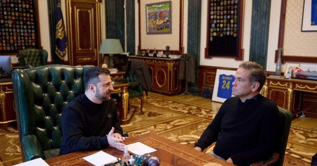Fox CEO Lachlan Murdoch meets Zelenskiy in Kyiv in ‘very important signal’ -Ukraine