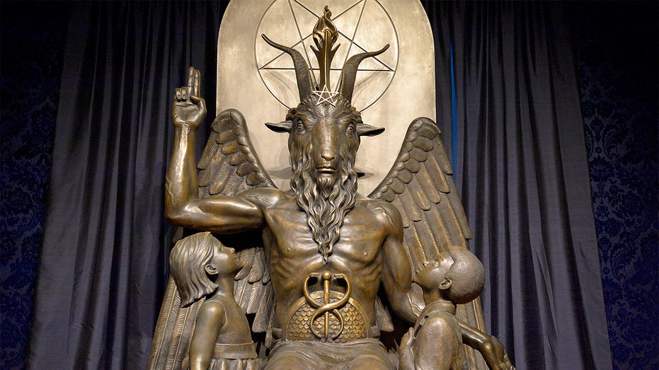 Satanic Temple’s ‘bizarre’ inclusion at Wisconsin Christmas tree festival sparks outrage: ‘No neutral ground’ Satanic Temple’s ‘bizarre’ inclusion at Wisconsin Christmas tree festival sparks outrage: ‘No neutral ground’