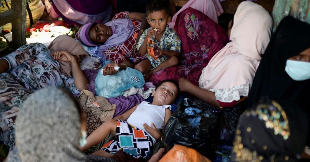 Hundreds more Rohingya refugees arrive in Indonesia’s Aceh Hundreds more Rohingya refugees arrive in Indonesia’s Aceh