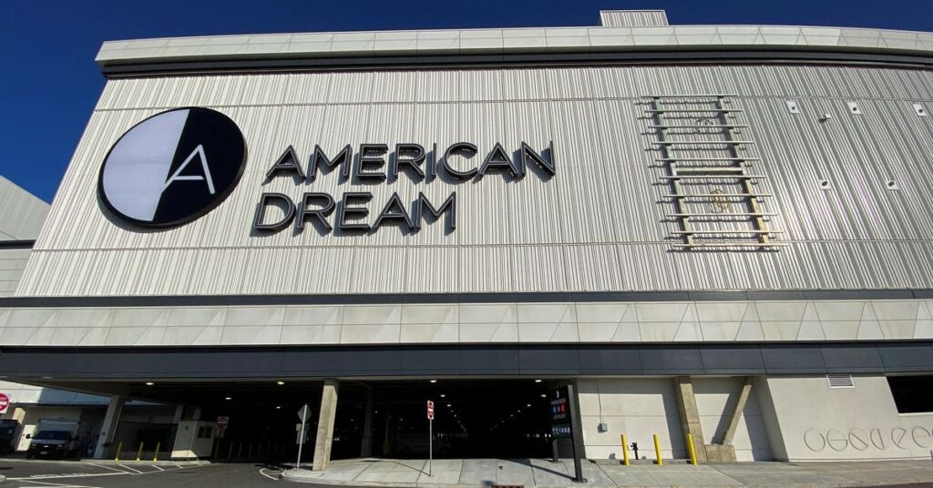 Police probing bomb threat at major New Jersey mall Police probing bomb threat at major New Jersey mall