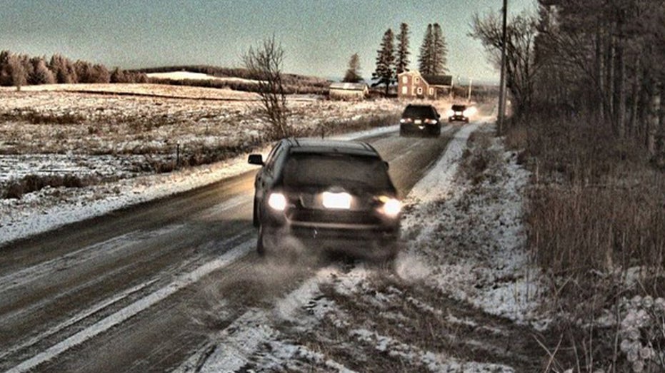 Romanians with organized crime ties among 20 nabbed at US-Canadian border Romanians with organized crime ties among 20 nabbed at US-Canadian border