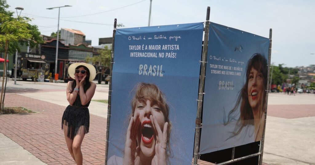 Taylor Swift fans gather for cooler Rio show after fan’s death Taylor Swift fans gather for cooler Rio show after fan’s death