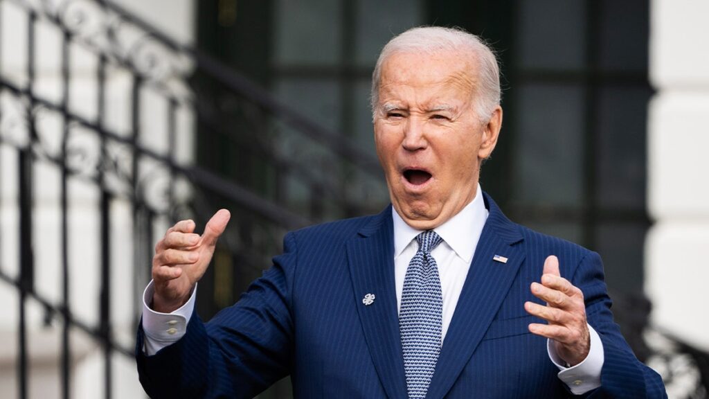 Social media burns Biden over ‘fire hazard’ flaming birthday cake: ‘America represents the cake’ Social media burns Biden over ‘fire hazard’ flaming birthday cake: ‘America represents the cake’