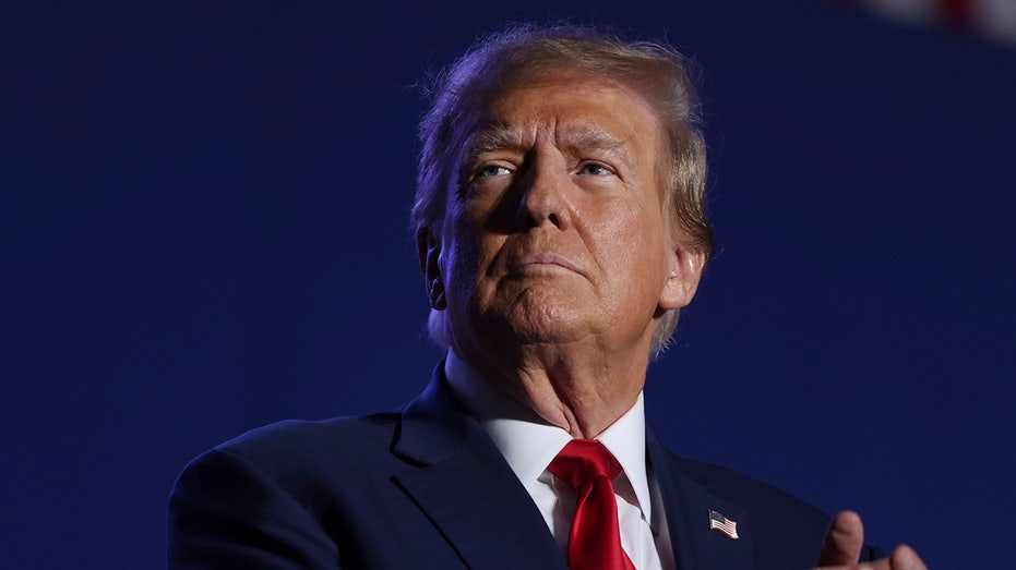 Supreme Court declines to issue expedited ruling on Trump immunity case Supreme Court declines to issue expedited ruling on Trump immunity case