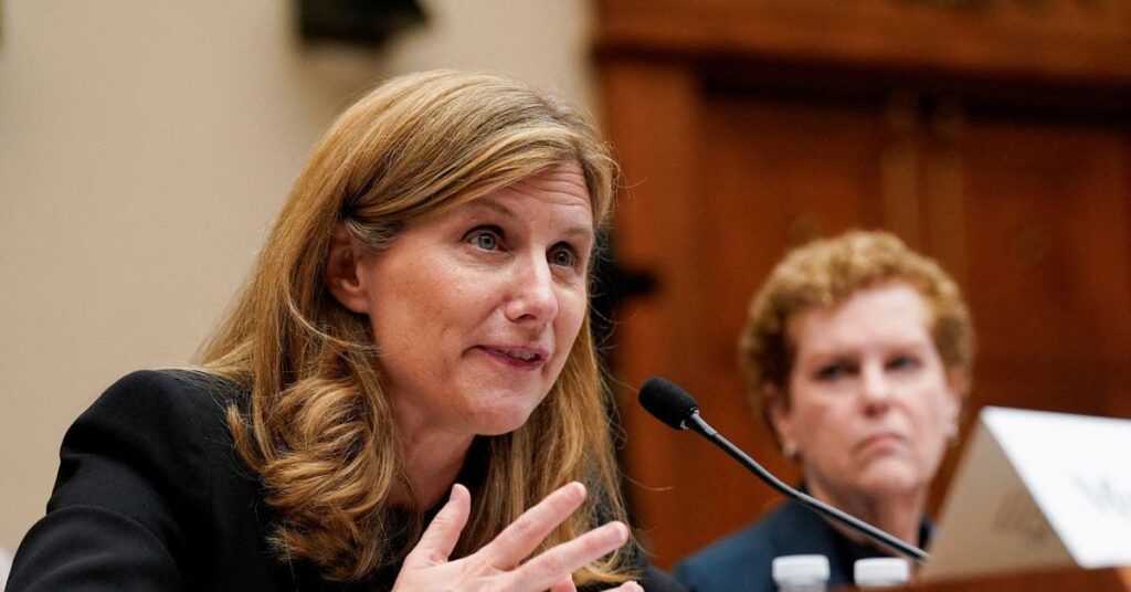 Wharton letter adds pressure on Penn president to resign Wharton letter adds pressure on Penn president to resign