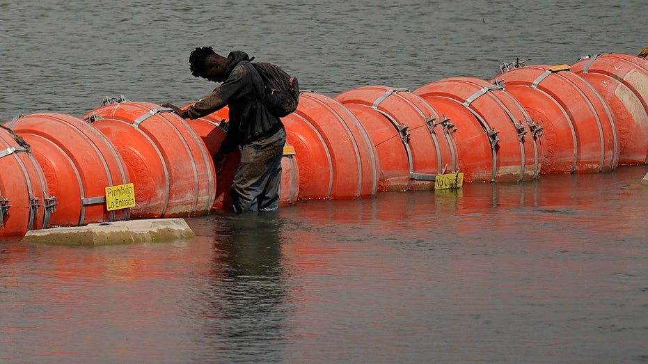 Rio Grande buoys installed by Texas ordered to be removed as overwhelmed Arizona border crossing closes