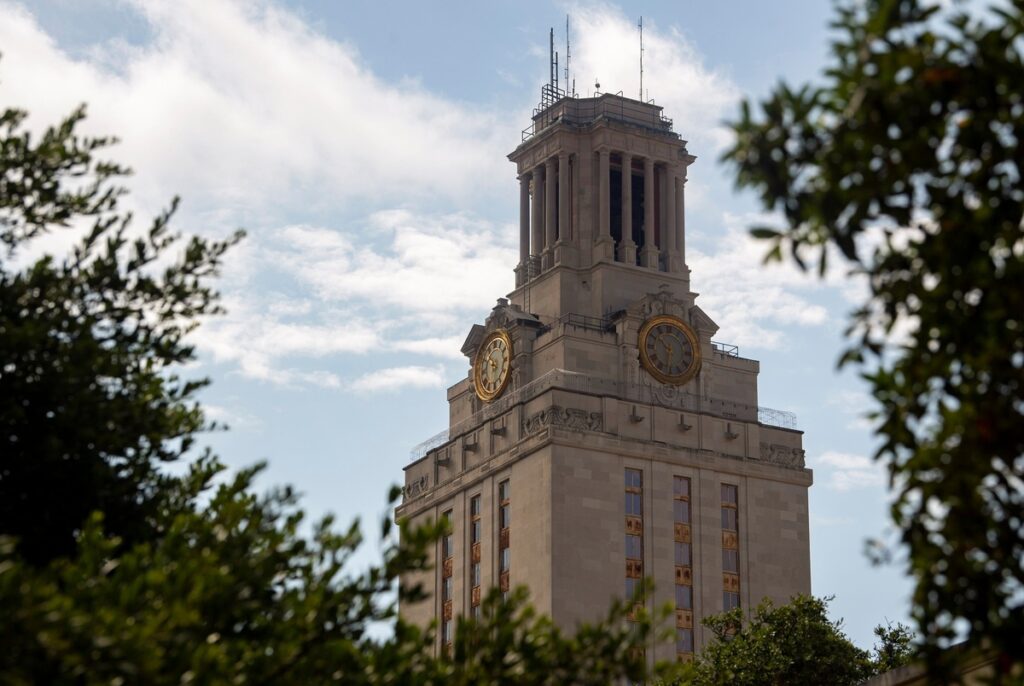 Law enforcement arrests pro-Palestine students protesting on UT-Austin campus Law enforcement arrests pro-Palestine students protesting on UT-Austin campus