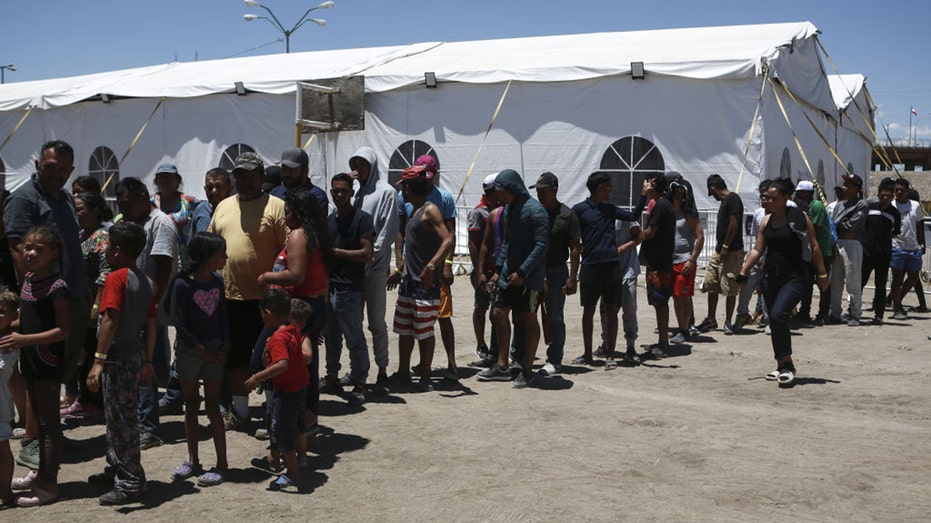 Biden admin’s parole use in spotlight as it reveals eye-popping number of migrant arrivals in US Biden admin’s parole use in spotlight as it reveals eye-popping number of migrant arrivals in US