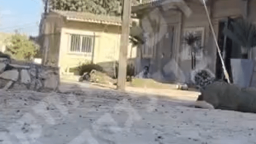 Israeli soldiers hide from Hezbollah rockets Israeli soldiers hide from Hezbollah rockets