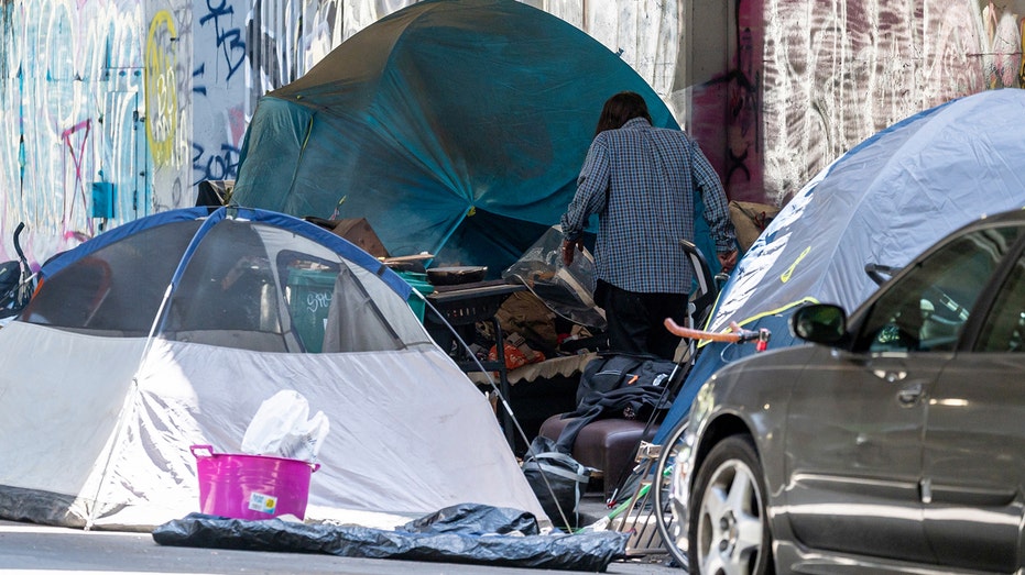 Florida law banning homeless people from sleeping in public outdoor spaces takes effect Florida law banning homeless people from sleeping in public outdoor spaces takes effect