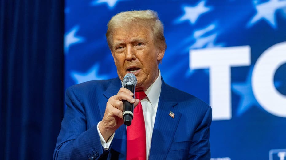 Trump cuts Pennsylvania town hall short over medical emergencies in crowd Trump cuts Pennsylvania town hall short over medical emergencies in crowd