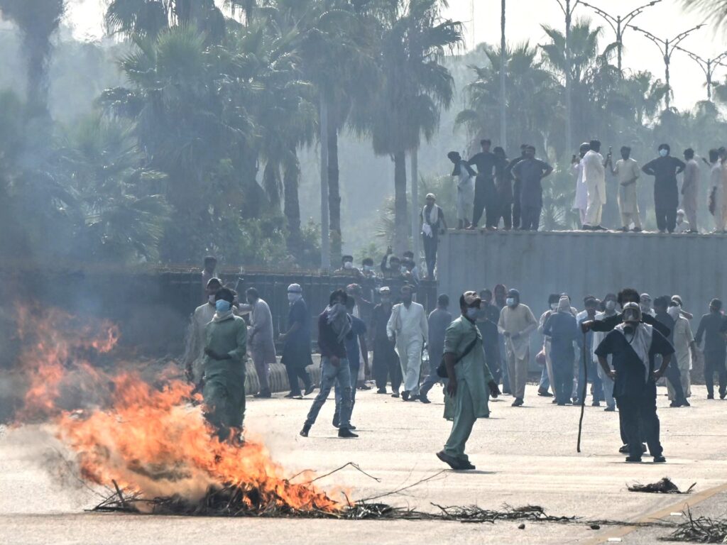 Supporters of jailed ex-PM rally in Pakistan despite police crackdown Supporters of jailed ex-PM rally in Pakistan despite police crackdown