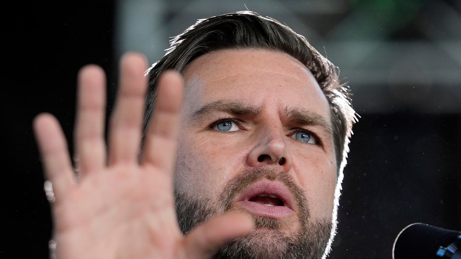 In Arizona speech, Vance says next president must put Americans first, slams FEMA money for migrants In Arizona speech, Vance says next president must put Americans first, slams FEMA money for migrants
