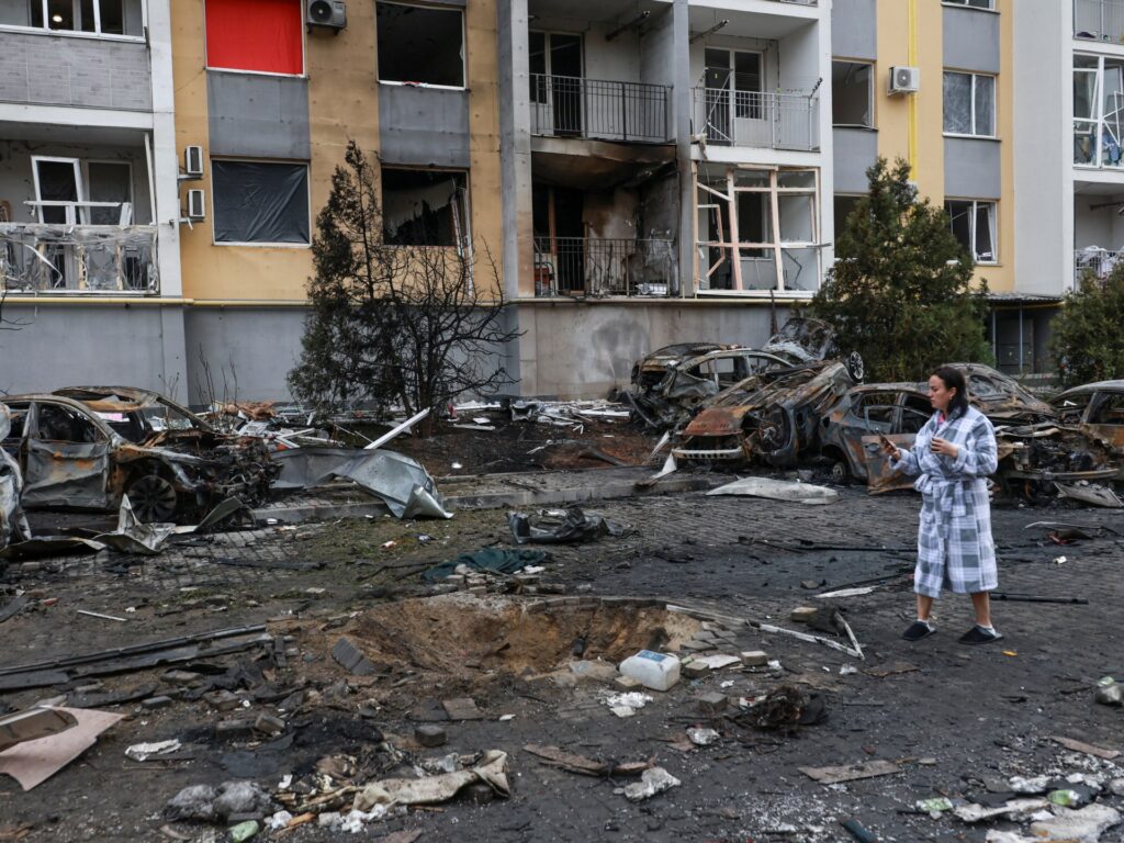 Pentagon allows US military contractors to fix weapons in Ukraine