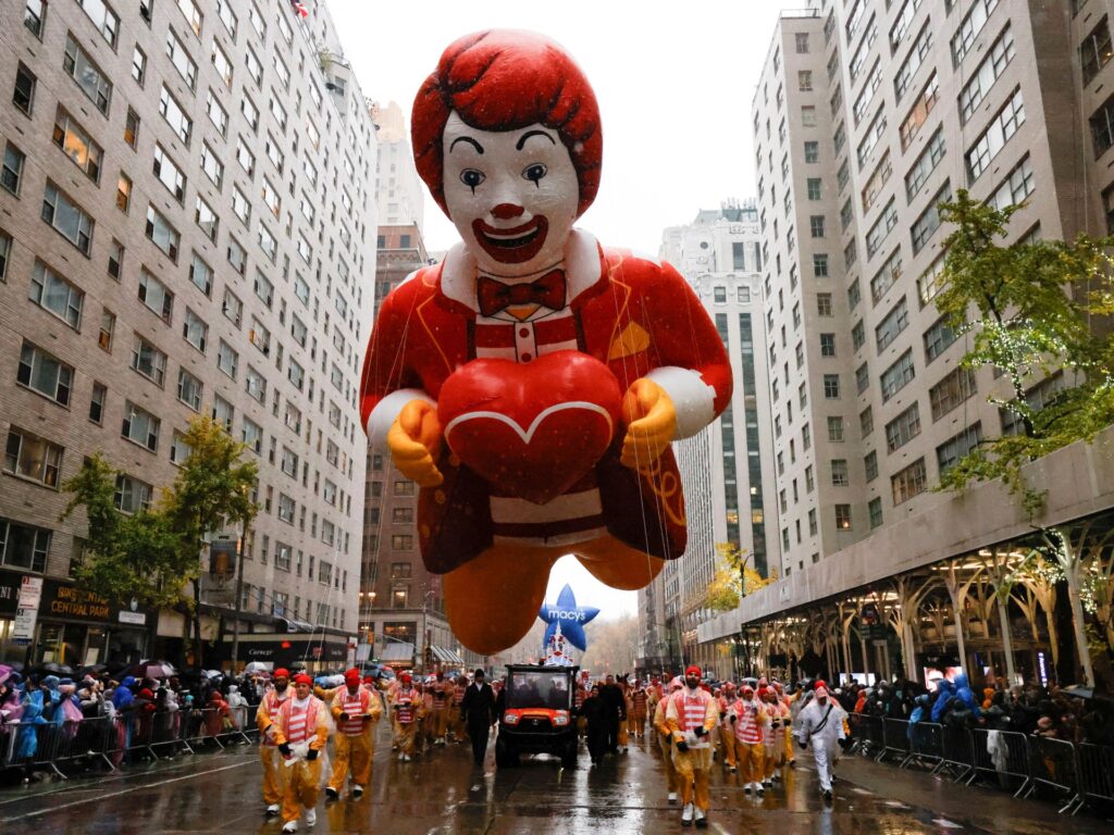 Rain and protest dampen Macy’s annual Thanksgiving Day parade in New York Rain and protest dampen Macy’s annual Thanksgiving Day parade in New York
