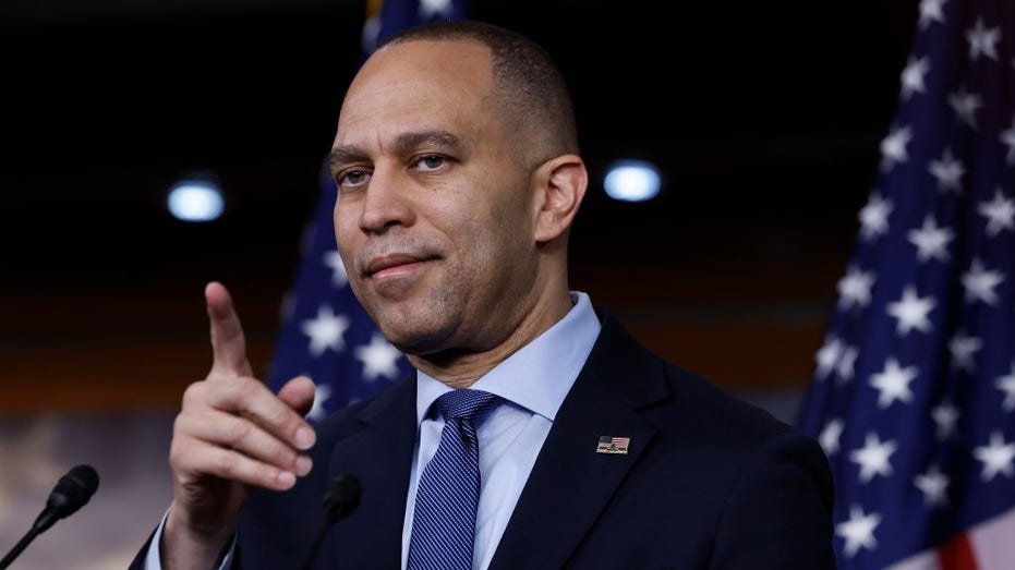Dem leader condemns Thanksgiving bomb threats against liberal lawmakers after Team Trump targeted Dem leader condemns Thanksgiving bomb threats against liberal lawmakers after Team Trump targeted