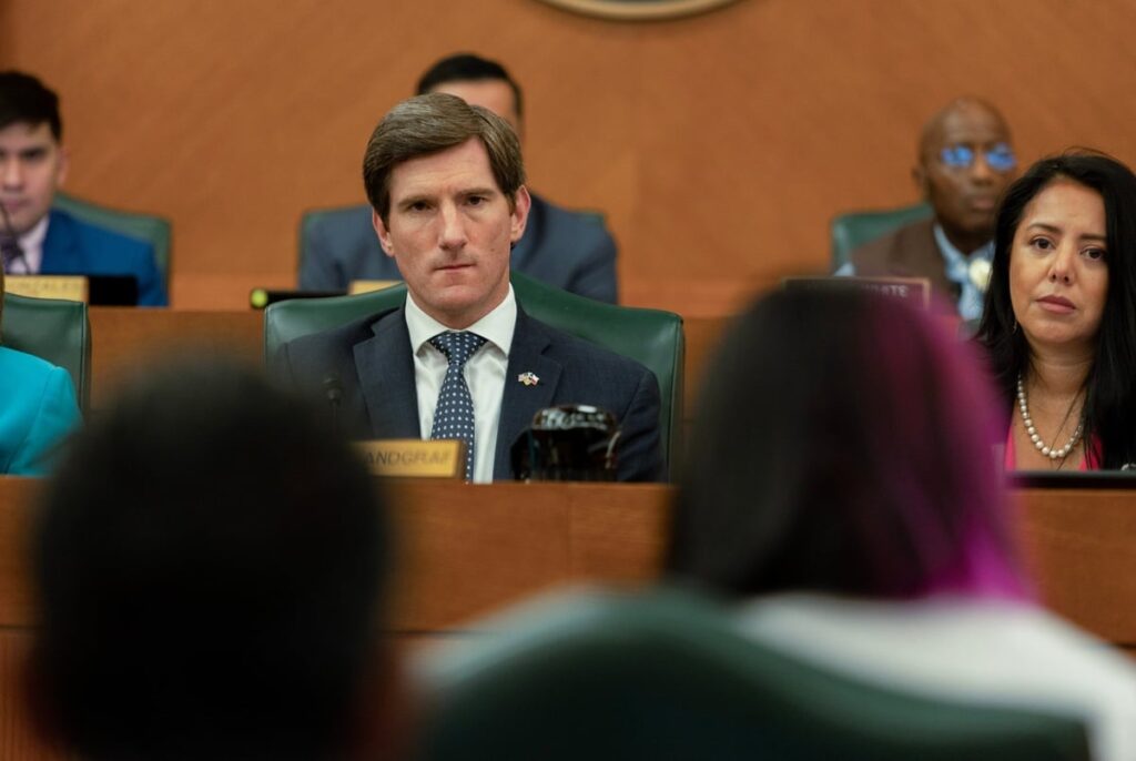 A West Texas lawmaker wants to redirect millions of tax dollars to plug abandoned wells, curb emissions A West Texas lawmaker wants to redirect millions of tax dollars to plug abandoned wells, curb emissions