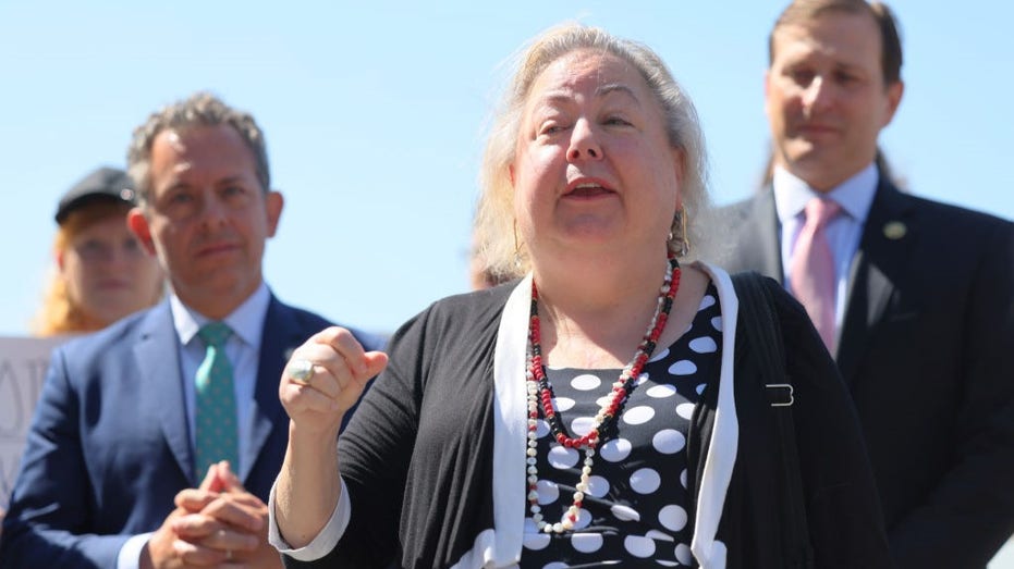 Top NY Dem ridiculed for floating secession to Canada over Trump return: ‘Lead the way’ Top NY Dem ridiculed for floating secession to Canada over Trump return: ‘Lead the way’