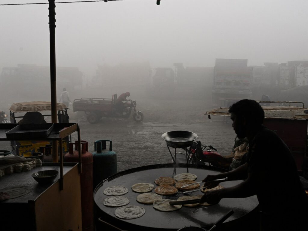 Schools to close as air pollution hits record high in Pakistan’s Lahore Schools to close as air pollution hits record high in Pakistan’s Lahore