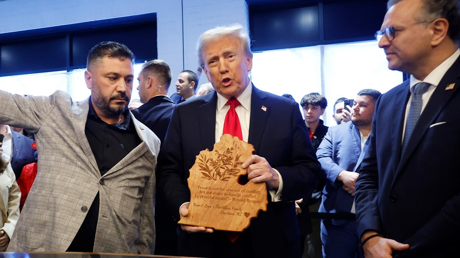 Trump makes ‘peace on Earth’ appeal to Arab-American voters in key battleground state Trump makes ‘peace on Earth’ appeal to Arab-American voters in key battleground state