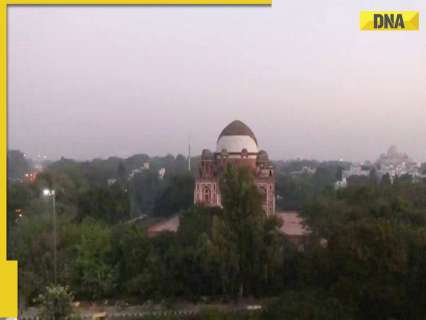 Delhi’s air quality remains ‘poor’ at 231; thin layer of smog limits visibility Delhi’s air quality remains ‘poor’ at 231; thin layer of smog limits visibility