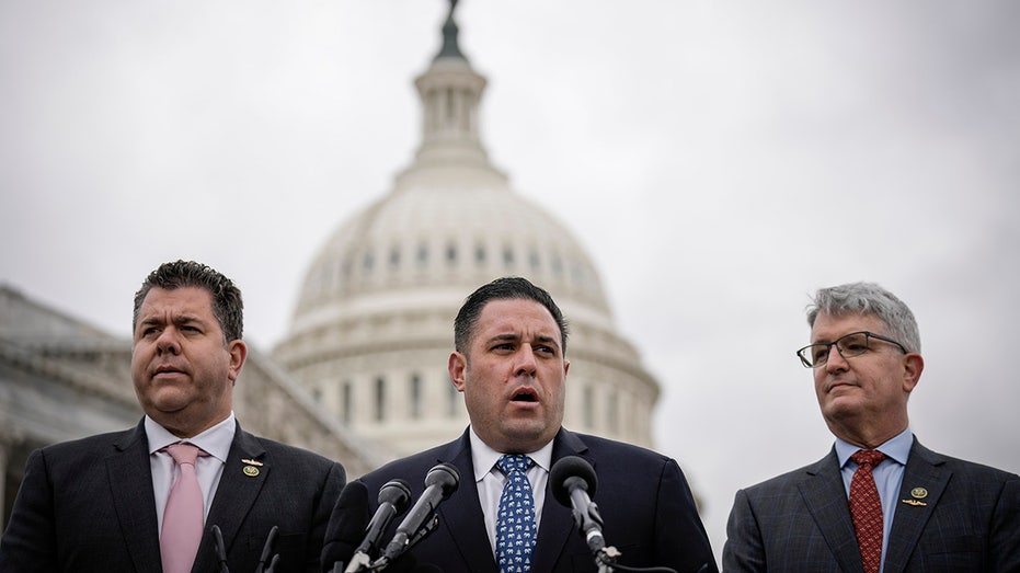 Outgoing GOP congressman seeks role as Trump’s drug czar after first nominee falls through Outgoing GOP congressman seeks role as Trump’s drug czar after first nominee falls through