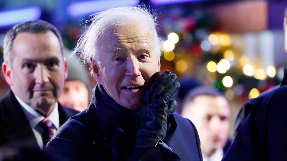 Biden attends national Christmas tree lighting on windy Washington night Biden attends national Christmas tree lighting on windy Washington night