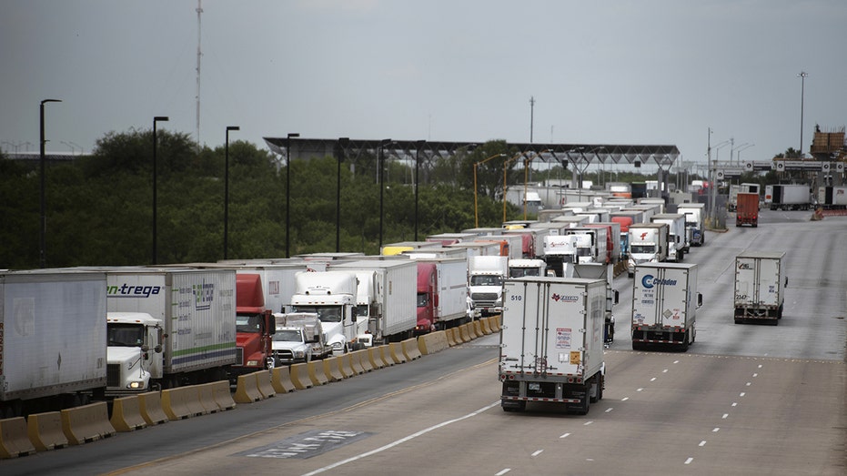 Texas man indicted in smuggling of dozens of illegal immigrants in locked tractor trailer Texas man indicted in smuggling of dozens of illegal immigrants in locked tractor trailer