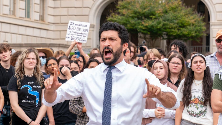 ‘Far-left radical’: Progressive House Dems elect police defunding proponent despite calls to moderate ‘Far-left radical’: Progressive House Dems elect police defunding proponent despite calls to moderate