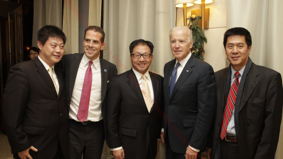Joe Biden poses with Hunter’s Chinese business associates in newly surfaced photos: ‘Incredibly damning’ Joe Biden poses with Hunter’s Chinese business associates in newly surfaced photos: ‘Incredibly damning’