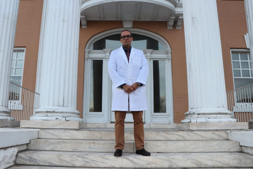 ‘I follow the law:’ El Paso doctor responds to Ken Paxton’s lawsuit over alleged transgender care ‘I follow the law:’ El Paso doctor responds to Ken Paxton’s lawsuit over alleged transgender care