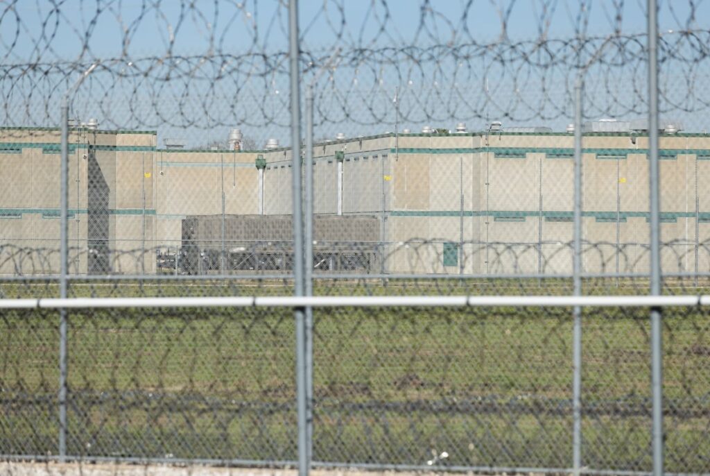 Texas should close prisons and jails with staffing challenges, state oversight panel says Texas should close prisons and jails with staffing challenges, state oversight panel says