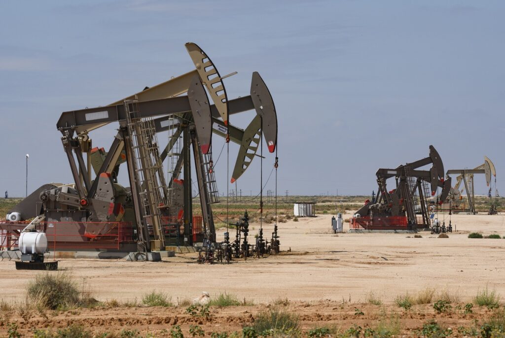 Oil companies leaked less methane in West Texas, a new report says. Environmentalists are skeptical. Oil companies leaked less methane in West Texas, a new report says. Environmentalists are skeptical.