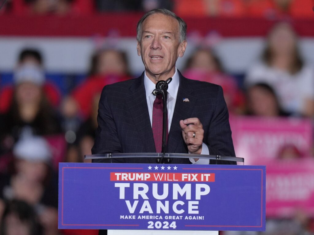 Trump pulls security protections for Mike Pompeo, John Bolton