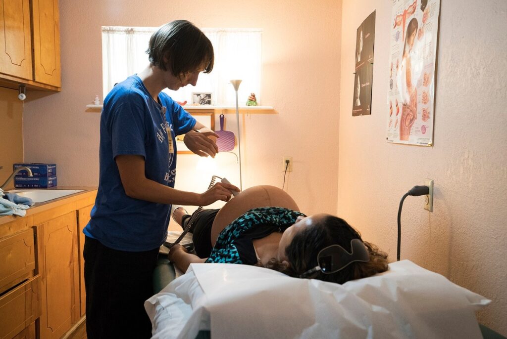 “Wrap around the family”: Doulas, community health workers push Texas to cover more services for pregnant women “Wrap around the family”: Doulas, community health workers push Texas to cover more services for pregnant women
