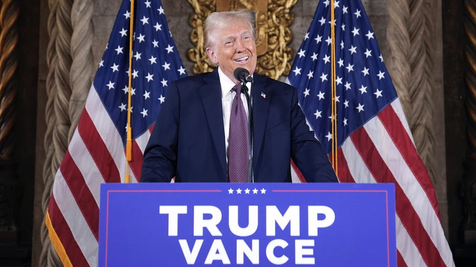 Trump huddling with Republican governors at Mar-a-Lago dinner Trump huddling with Republican governors at Mar-a-Lago dinner