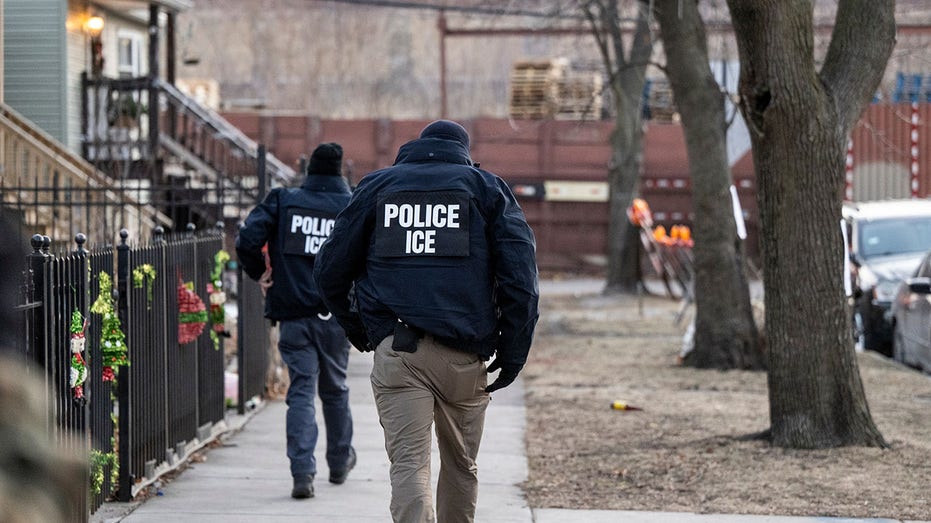 Trump officials give ICE goal on number of arrests per day: report Trump officials give ICE goal on number of arrests per day: report