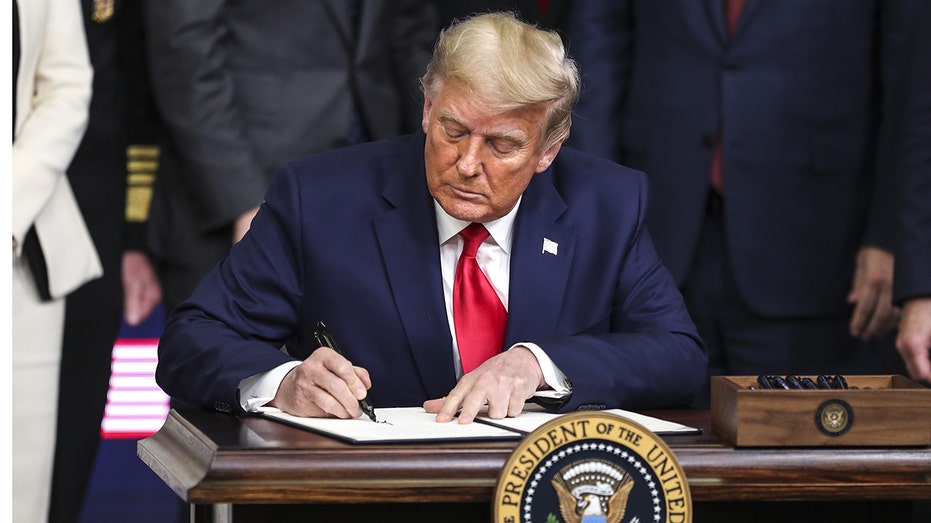 Trump reportedly plans to unleash around 100 executive orders after taking office Trump reportedly plans to unleash around 100 executive orders after taking office