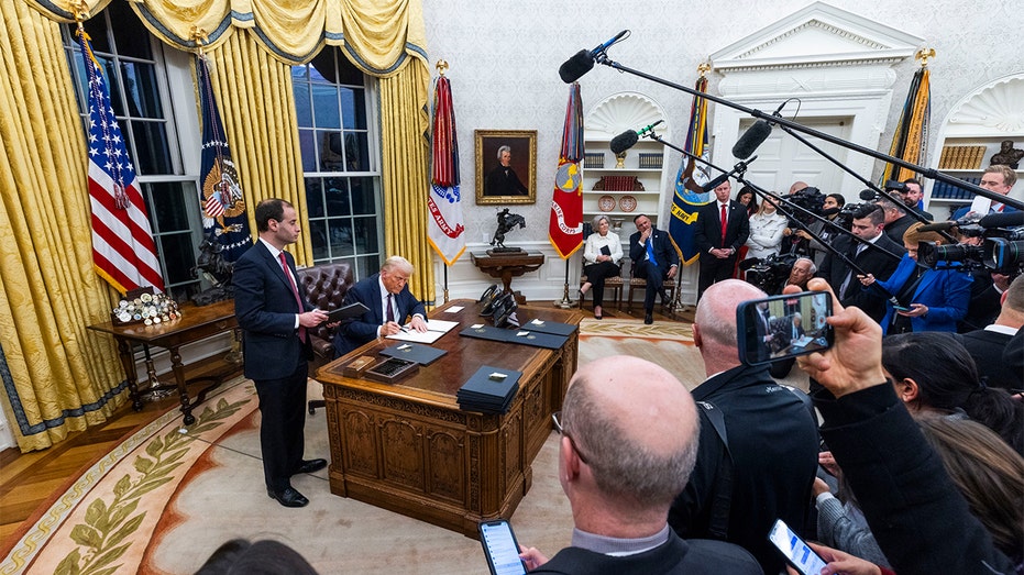 Inside the Oval Office: What Biden décor did Trump ditch? Inside the Oval Office: What Biden décor did Trump ditch?