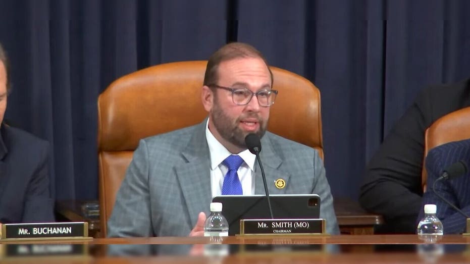 GOP tax leaders: US small businesses could pay more tax than small businesses do in China if Trump cuts expire GOP tax leaders: US small businesses could pay more tax than small businesses do in China if Trump cuts expire