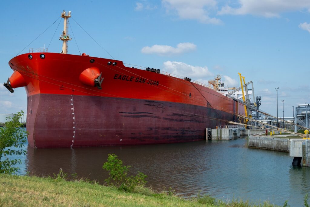 Feds approve another deepwater oil export terminal off Texas coast Feds approve another deepwater oil export terminal off Texas coast