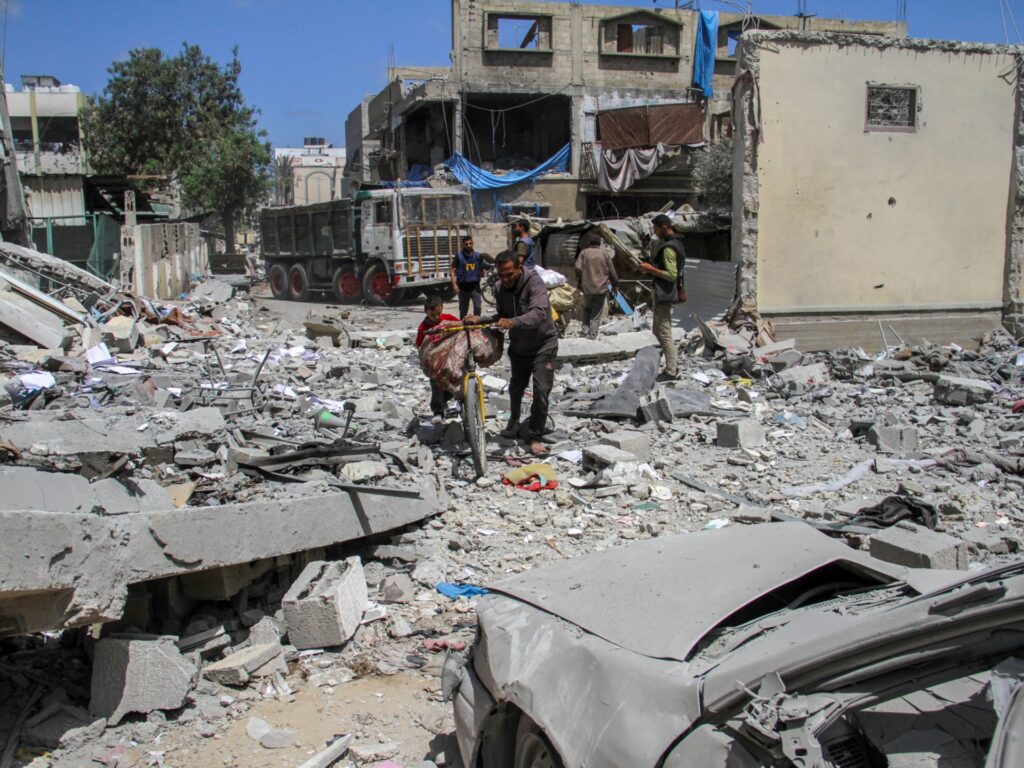 Israeli soldiers used 80-year-old Palestinian as Gaza human shield: Report Israeli soldiers used 80-year-old Palestinian as Gaza human shield: Report