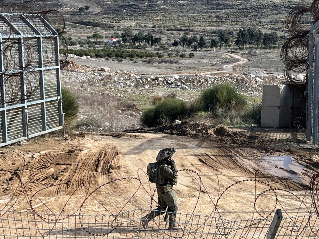 Israel bombs ‘military targets’ in southern Syria, outside Damascus Israel bombs ‘military targets’ in southern Syria, outside Damascus
