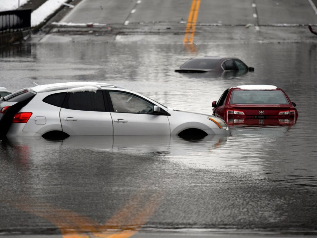 At least 9 dead, including 8 in Kentucky, as winter storms batter the US At least 9 dead, including 8 in Kentucky, as winter storms batter the US